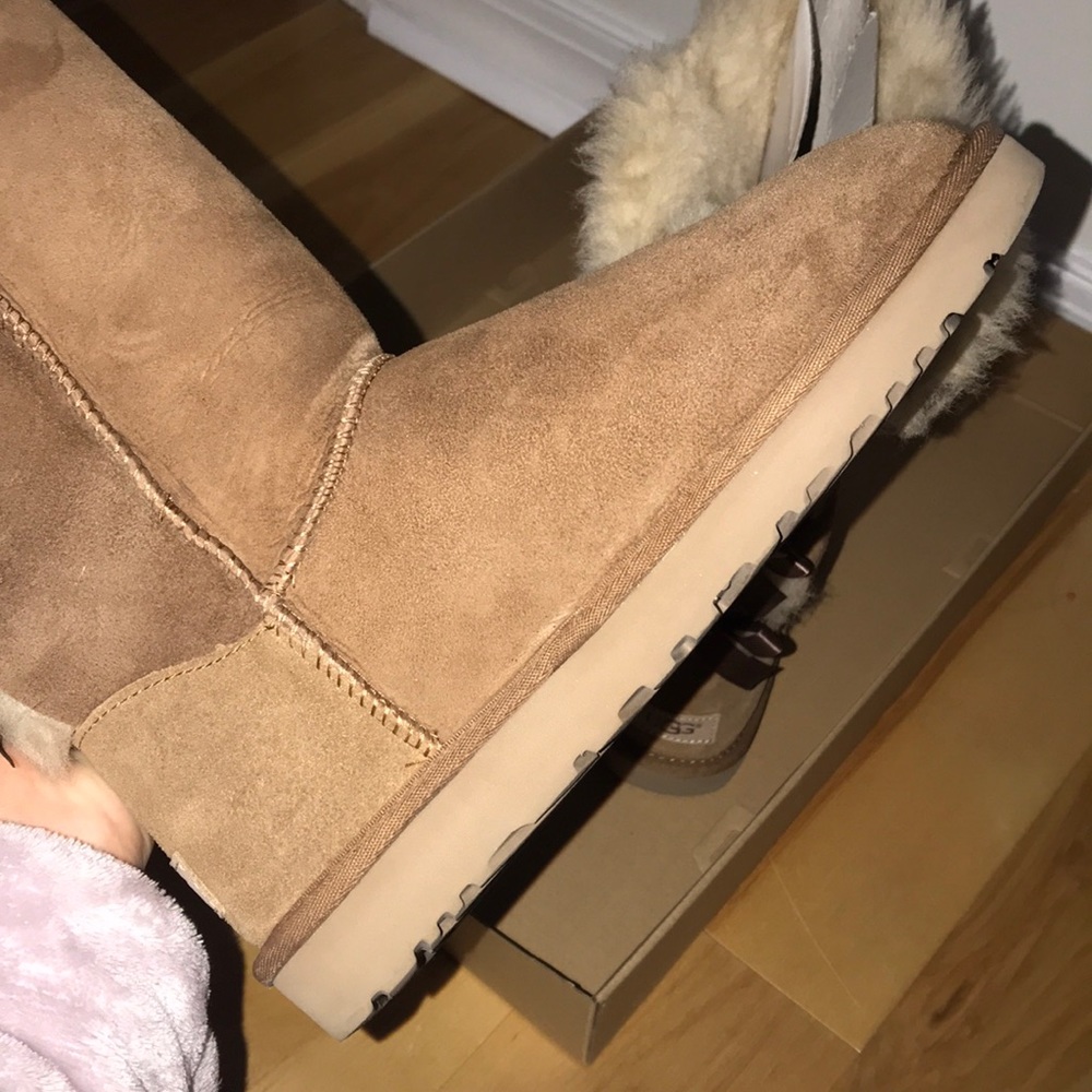 Tall Bailey Bow Uggs - Picture 5 of 8